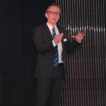 Dr. Phillip Hundeshagen beim Launch-Event von Oral-B