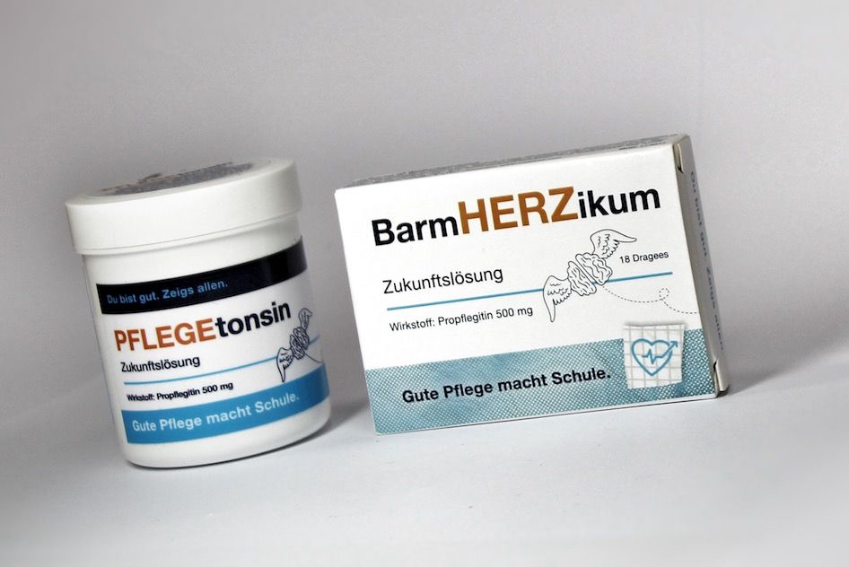 Ein Renner auf Azubimessen: Die Pillendose "PFLEGEtonsin" mit Traubenzucker und eine "Medikamenten"-Schachtel "BarnHERZikum" mit Kaubonbons.