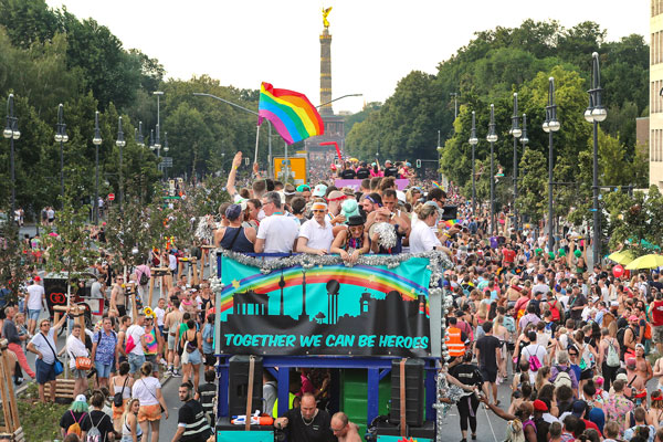 Helios Bus auf dem CSD Berlin