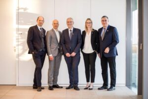 Die Expertenrunde des ITI kontrovers: (v. l.) Dr. Joachim Beck-Mußotter, Prof. Dr. Dr. Florian Stelzle, Dr. Georg Bach, Dr. Anne Bauersachs, Prof. Dr. Dr. Nils-Claudius Gellrich, © eyecatchme